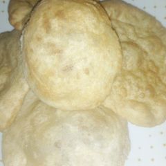 A picture of Alu puri.