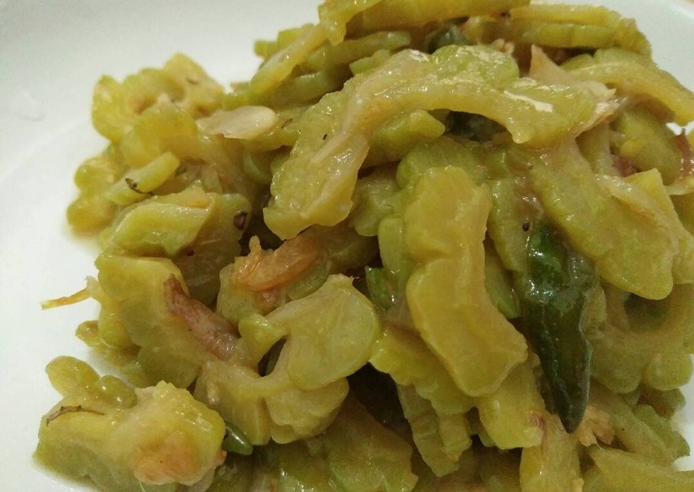 Tumis pare ebi pedas