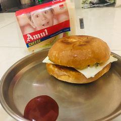 A picture of Cheesy veg Bun.