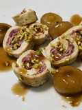 Involtini di pollo con cipolline borrettane in agrodolce e granella di pistacchio