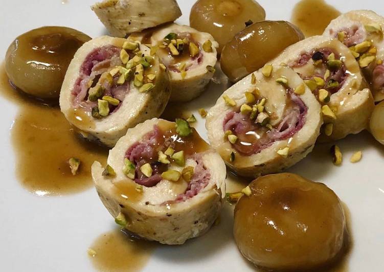 Involtini di pollo con cipolline borrettane in agrodolce e granella di pistacchio