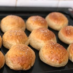 A picture of Hamburger buns.