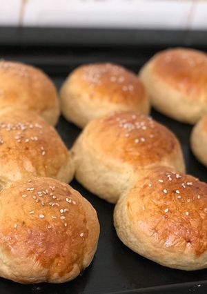 A picture of Hamburger buns.