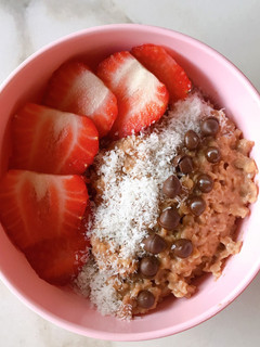 Una foto de Desayuno saludable y completo🍓