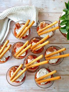 Une photo de Verrines chèvre tomates origan basilic