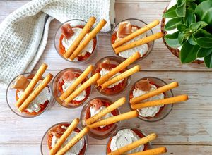 Une photo de Verrines chèvre tomates origan basilic