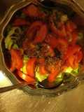 Salade de tomates et batavia sauce huile de pistache et graines de moutarde
