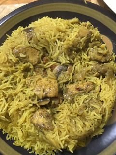 صورة لوصفة قطع الدجاج مع الفطر بالارز البسمتي