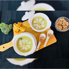 A picture of Broccoli Soup with Walnuts.