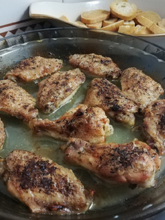 Una foto de Alitas de pollo al tomillo 🌿