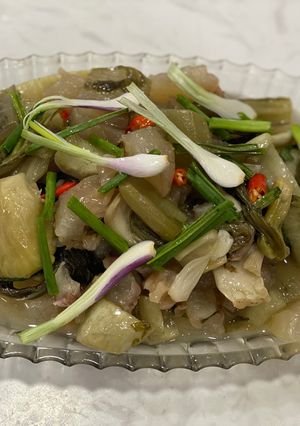 Hình của món Cải chua xào gân bò.