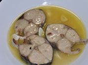 Una foto de escabeche de pescado