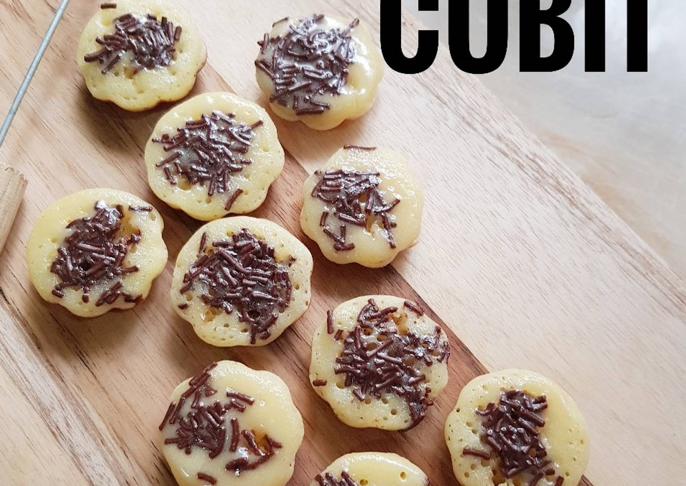 301. Kue Cubit khas Jakarta