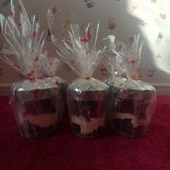 A picture of Brownie jars.