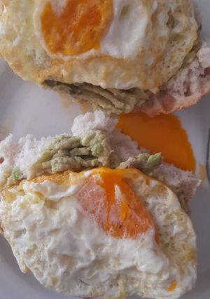Foto de Pão com Ovo e Abacate