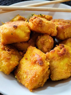 Una foto de Pescado frito Thai con cúrcuma
