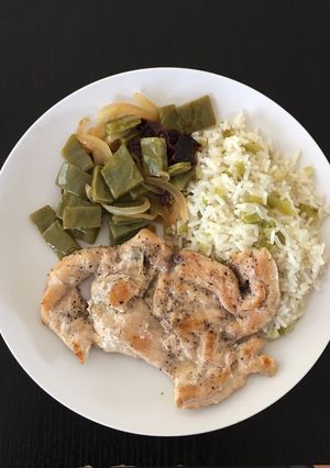Una foto de Nopales con chile ancho