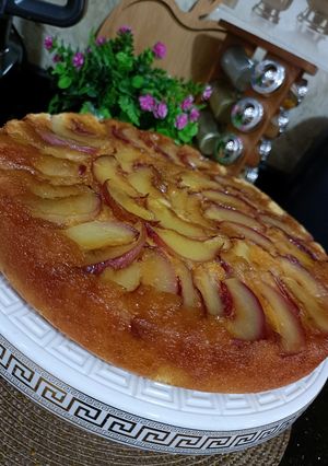 صورة لوصفة كيكة الخوخ المقلوبة 🍑