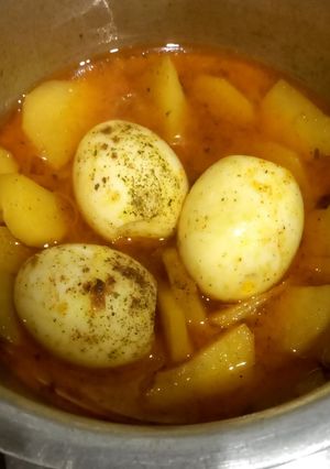 A picture of Andy Aloo Gravy 🥔🥔🥚🥚.
