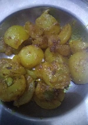 A picture of Amla pickle.