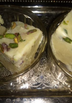 A picture of Custard kesar pista icecream.