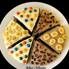A picture of Chocolate cake pizza.