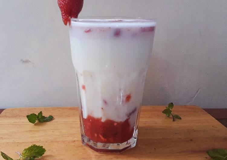Langkah Mudah untuk Menyiapkan Strawberry Latte Low Sugar Low Fat yang Menggugah Selera