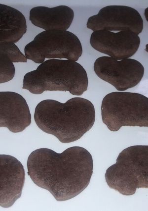 Una foto de Galletitas formitas de chocolate caseras ☺