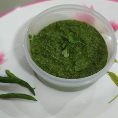 A picture of Peanut Coriander Chutney.