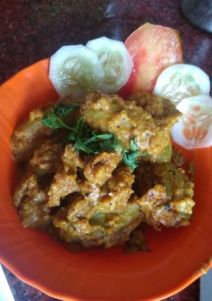 ભરવા પરવળ (Bharva Paraval Recipe In Gujarati) રેસીપી મુખ્ય ફોટો