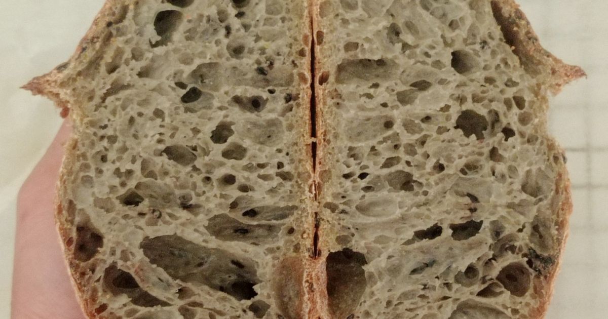 Spelt Moringa Wijen Hitam Sourdough Bread