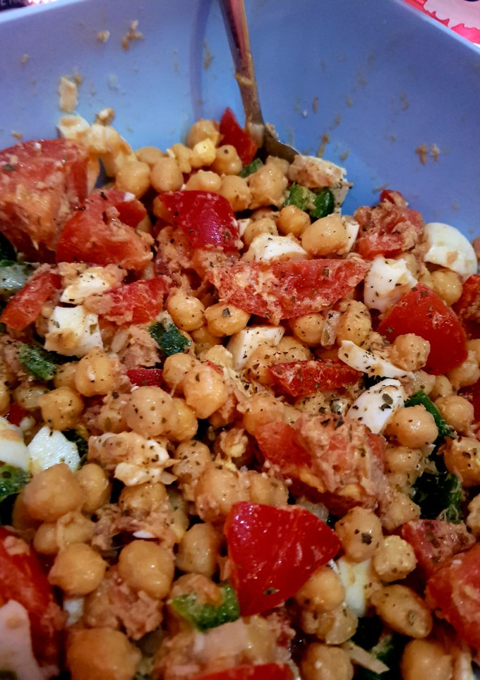 Una foto de Ensalada de garbanzos