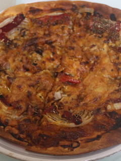 Una foto de Pizza casera de pollo
