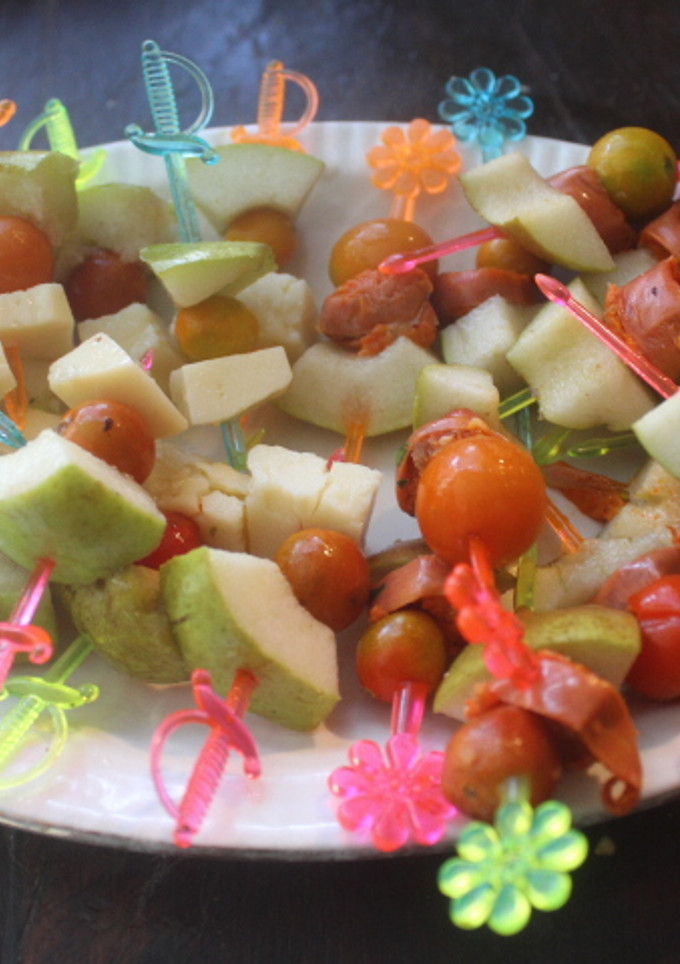 Una foto de Banderillas de pera con dos sabores
