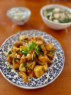 Hình của món Đậu Phụ Và Chả Chay Sốt Cà Chua.