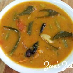 A picture of Andhra Style Munagakaya Pappu or Daal with Drumsticks.