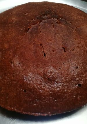 A picture of Brownie cake with parle g biscuits and bourbon biscuits.
