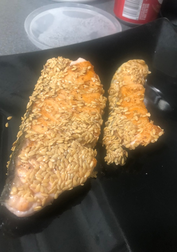 Una foto de Salmón con salsa de mostaza y miel crujiente