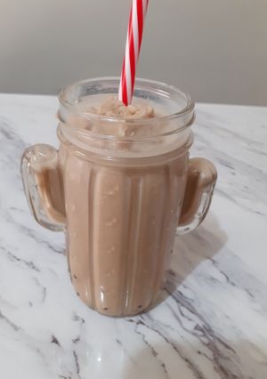 Una foto de Smoothie de café y plátano / frappé (opción sana)