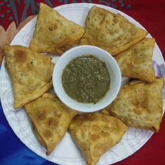A picture of Aloo samosa.