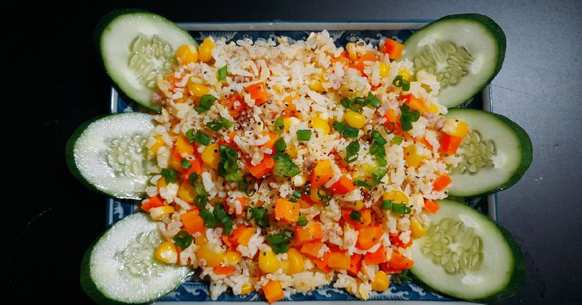 Cách Làm Món Cơm chiên trứng thịt rau củ của Thùy Ngân - Cookpad