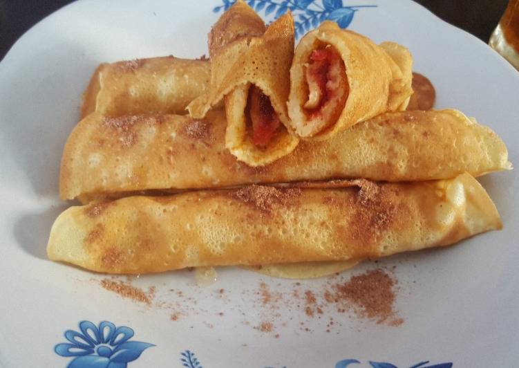 Roll pancake selai strawberry