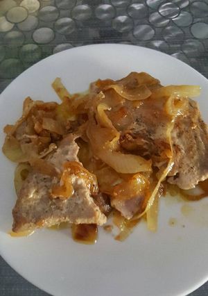 Una foto de Atún encebollado