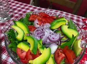 Foto de Salada de Rúcula, Abacate e outros..