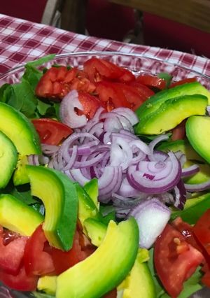 Foto de Salada de Rúcula, Abacate e outros..