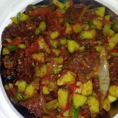 A picture of Pepper meat with potatoes.
