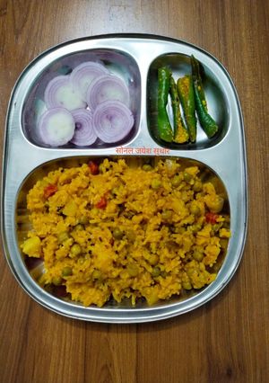 A picture of Kathiyawadi Masala Khichdi.