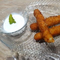 A picture of Potato cheese stick with mayo garlic sauce.
