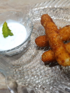 A picture of Potato cheese stick with mayo garlic sauce.