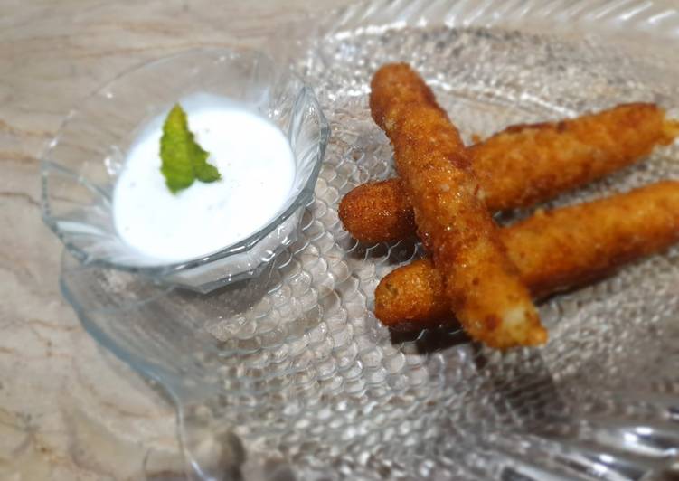 Potato cheese stick with mayo garlic sauce